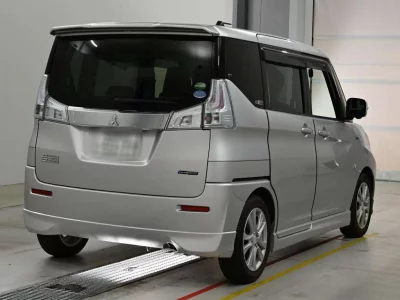MITSUBISHI DELICA D2