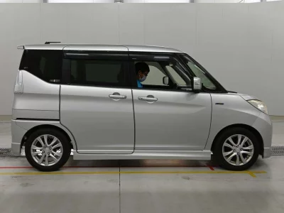MITSUBISHI DELICA D2