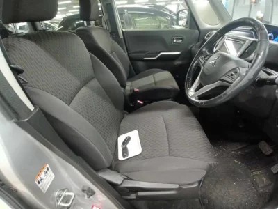 MITSUBISHI DELICA D2