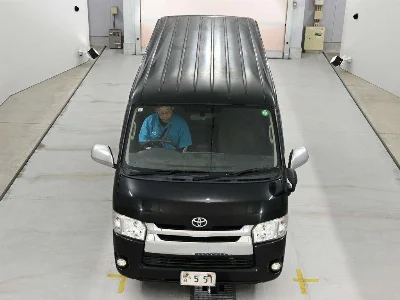 TOYOTA HIACE VAN