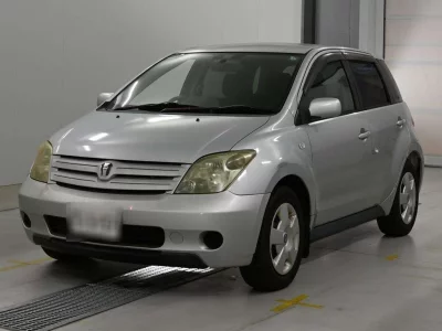 TOYOTA IST