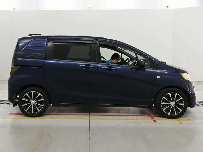 HONDA FREED SPIKE