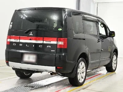 MITSUBISHI DELICA D5