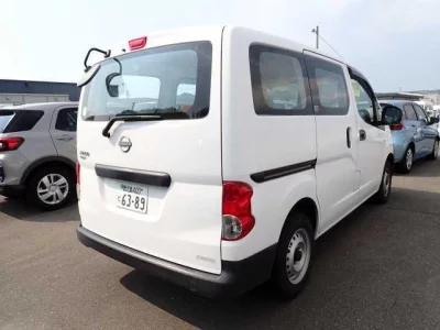 NISSAN NV200