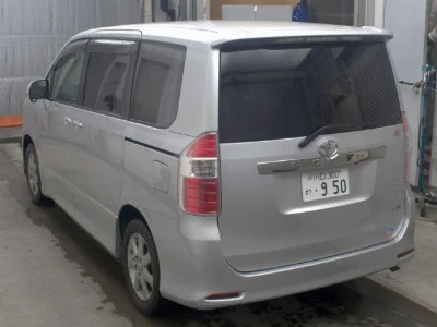 TOYOTA NOAH