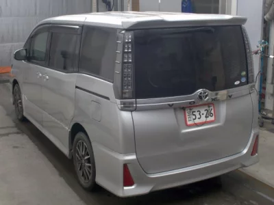 TOYOTA VOXY