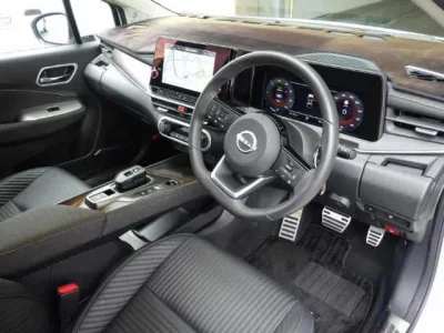 NISSAN AURA