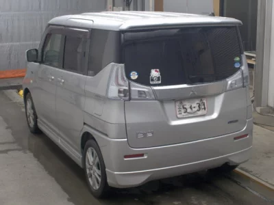 MITSUBISHI DELICA D2