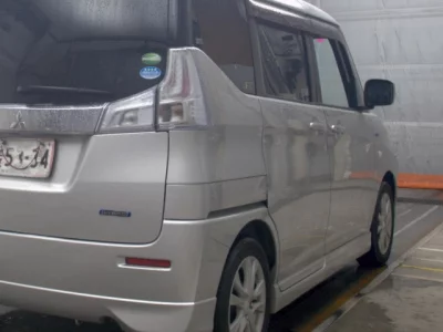 MITSUBISHI DELICA D2