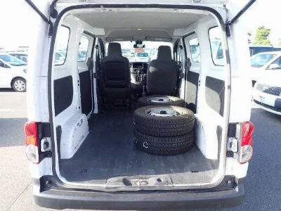 NISSAN NV200