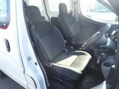 NISSAN NV200