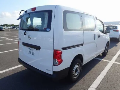 NISSAN NV200