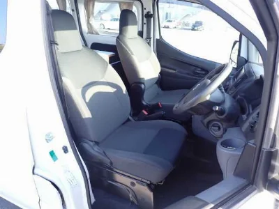NISSAN NV200