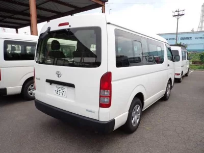 TOYOTA HIACE
