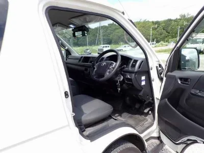 TOYOTA HIACE