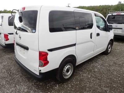 NISSAN NV200