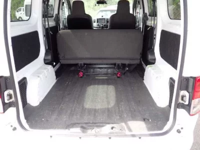 NISSAN NV200
