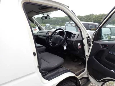 TOYOTA REGIUS VAN