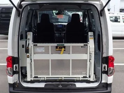 NISSAN NV200
