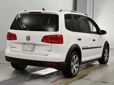 VOLKSWAGEN GOLF TOURAN
