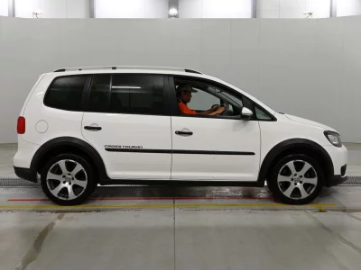 VOLKSWAGEN GOLF TOURAN