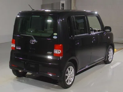 TOYOTA PIXIS SPACE