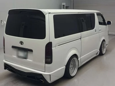 TOYOTA HIACE VAN