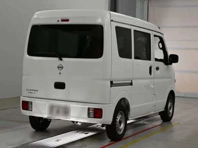 NISSAN CLIPPER VAN