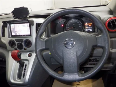 NISSAN NV200