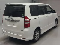Цена авто Toyota Noah с аукционов Японии, номер кузова ZRR70W, пробег 185 000, оценка 2