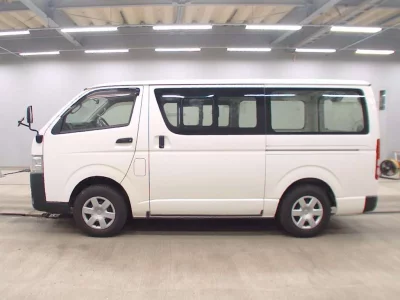 TOYOTA REGIUS VAN