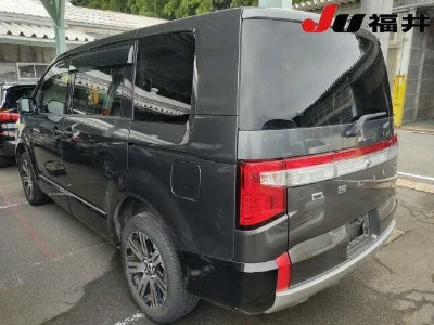 MITSUBISHI DELICA D5