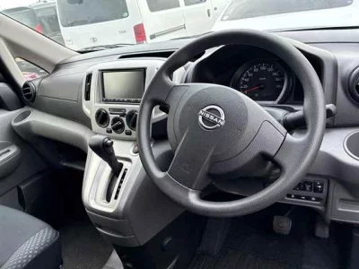 NISSAN NV200