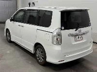 Цена авто Toyota Voxy с аукционов Японии, номер кузова ZRR70W, пробег 38 000, оценка 3