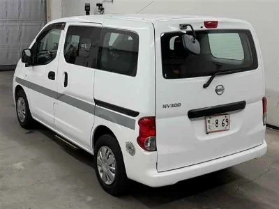 NISSAN NV200