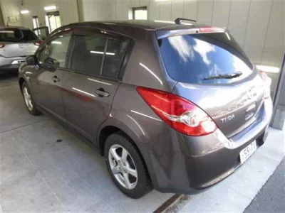 NISSAN TIIDA