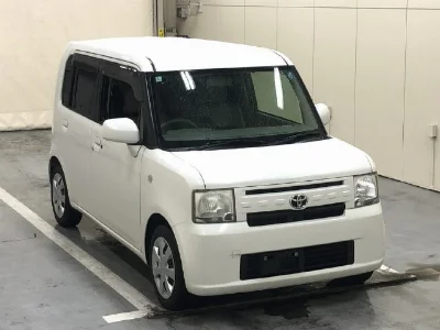 TOYOTA PIXIS SPACE