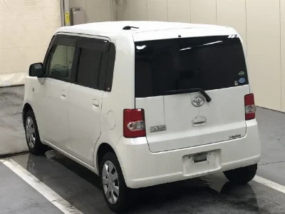 TOYOTA PIXIS SPACE