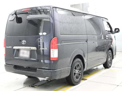 TOYOTA REGIUS VAN