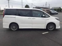 Цена авто Toyota Noah с аукционов Японии, номер кузова ZWR80W, пробег 100 000, оценка 20