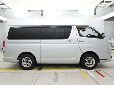 TOYOTA REGIUS VAN