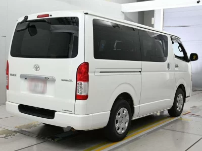 TOYOTA HIACE VAN
