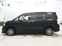 Цена авто Toyota Voxy с аукционов Японии, номер кузова ZRR75W, пробег 186 000, оценка 2