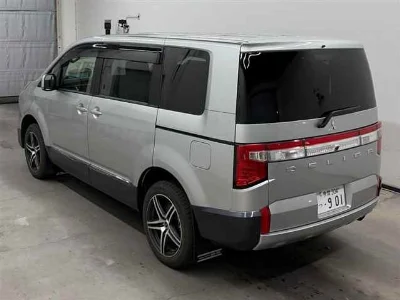 MITSUBISHI DELICA D5