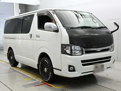 TOYOTA HIACE VAN