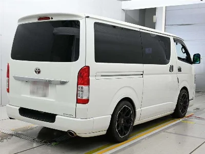 TOYOTA HIACE VAN