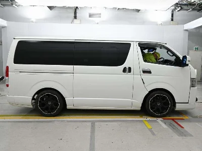 TOYOTA HIACE VAN
