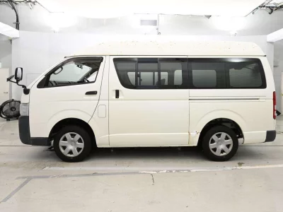 TOYOTA REGIUS VAN