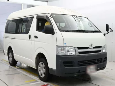 TOYOTA REGIUS VAN