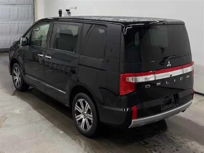 MITSUBISHI DELICA D5